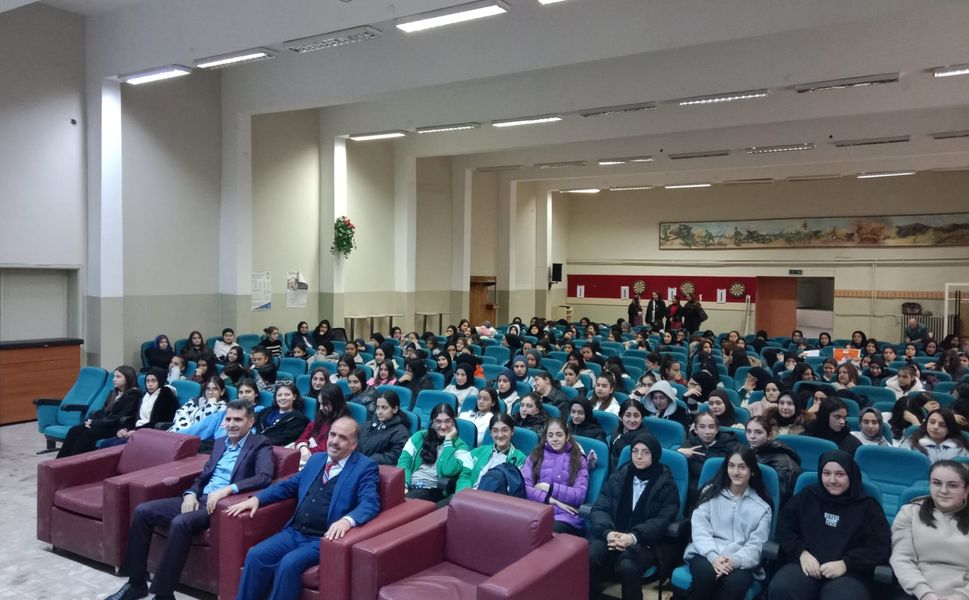 Öğretmen Sıdıka Avar Kız MTAL’de Türkiye Yüzyılı Maarif Modeli Semineri Düzenlendi