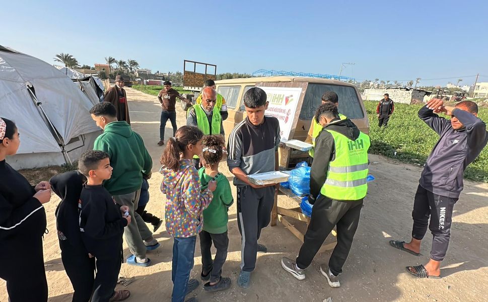 İstanbul Elazığ Kültür ve Yardımlaşma Derneği’nden Gazze’de İftar Desteği
