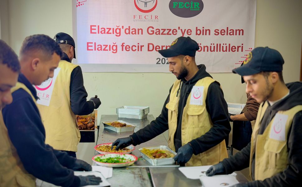 Fecir Derneği Gazze’de Bin Kişilik İftar Sofrası Kurdu