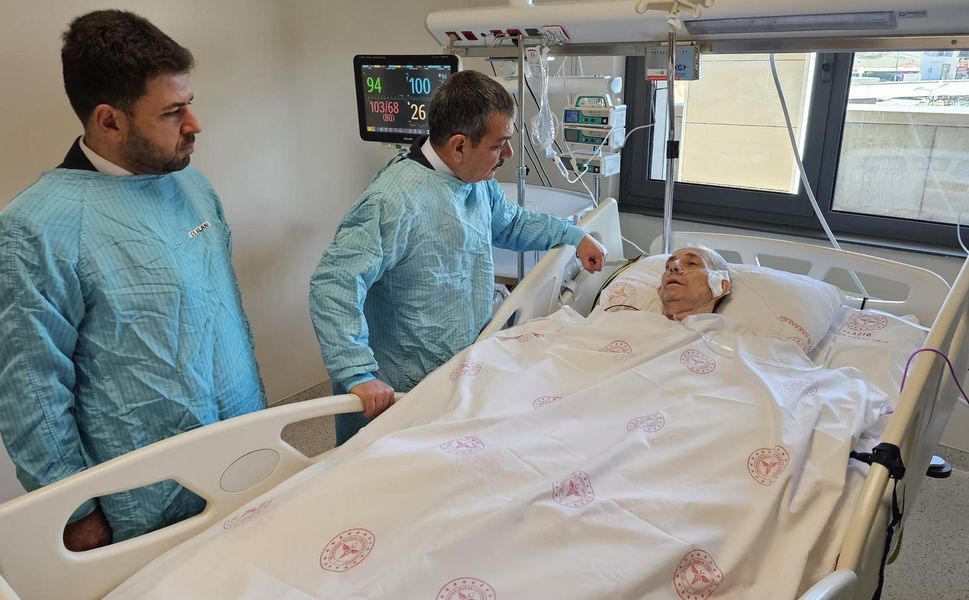 Keleş, Tedavi Gören Sanatçı Şekeroğlu’nu Hastanede Ziyaret Etti