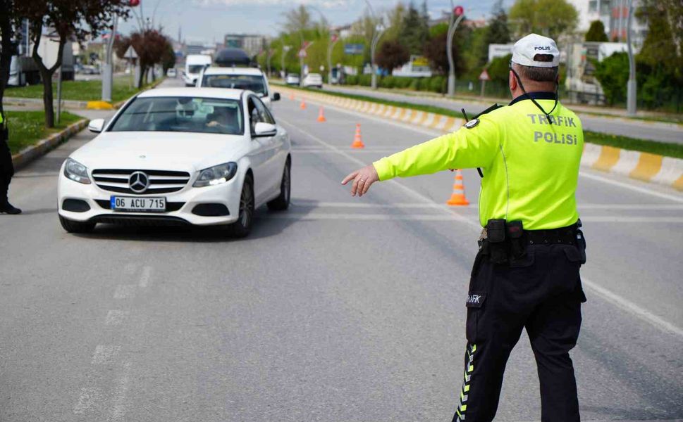 Trafikte Yeni Dönem: Ruhsatsız Yolcu Taşımacılığına 100 Bin Lira Ceza