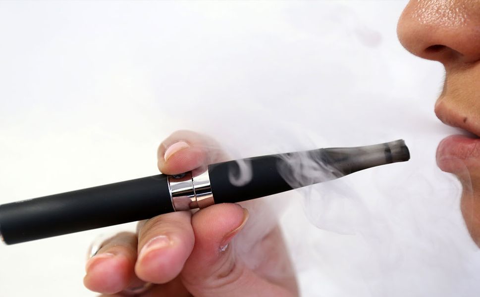 Uzmanından Elektronik Sigara Uyarısı: "Bu Likitlerin İçerisinde Her Türlü Madde Var"