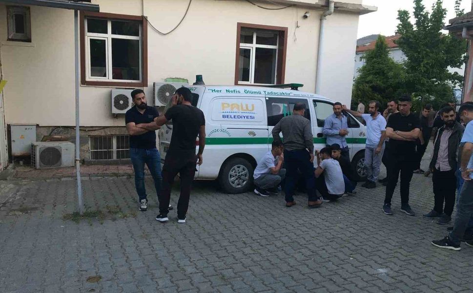 Babasını öldüren ve annesini yaralayan sanık çocuk mahkemede tüm detayları anlattı: