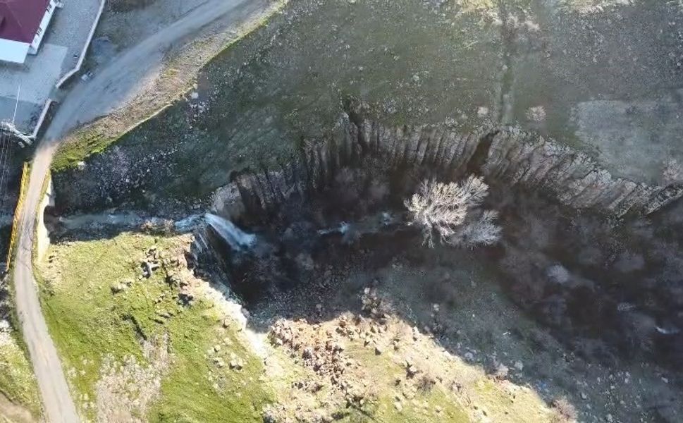 Elazığ'da 40 metre yükseklikten dökülen şelale keşfedilmeyi bekliyor