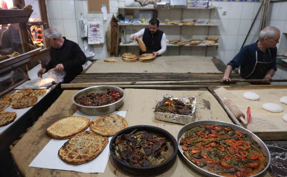 Elazığ'da fırıncıların yoğun 'Ramazan' mesaisi