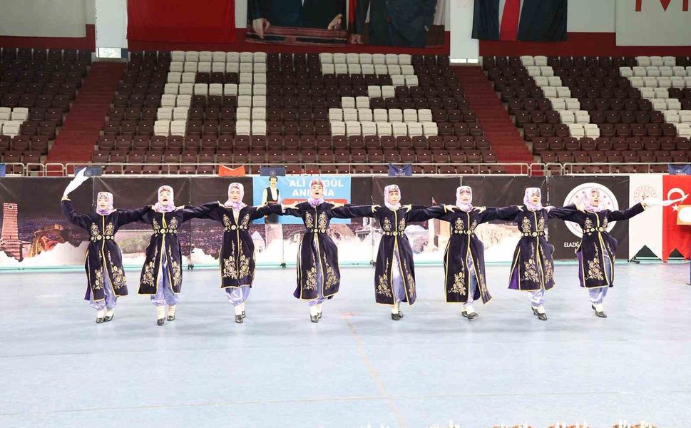 Elazığ'da Geleneksel Ezgilerle Büyük Rekabet