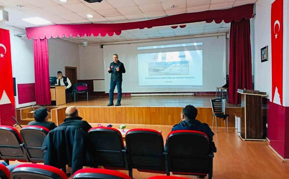 Elazığ'da Muhtarlara Çığla Mücadele ve Farkındalık Eğitimi Verildi