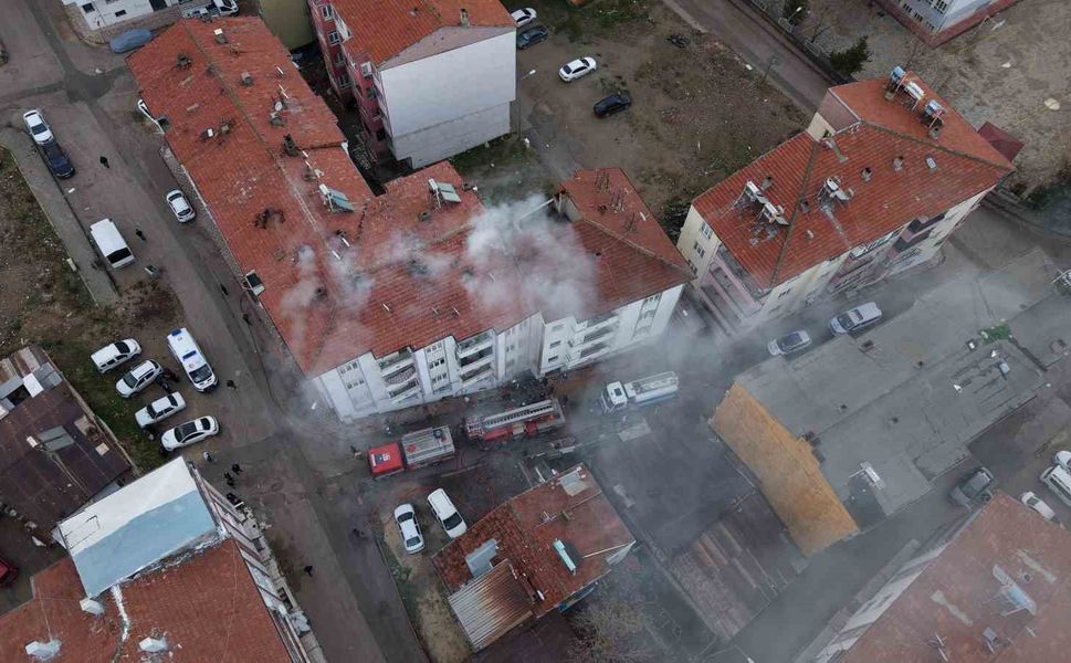 Elazığ'daki Korkutan Yangın Kontrol Altına Alındı