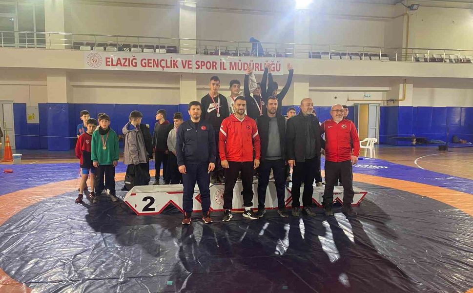 Kovancılar Güreş Takımı Elazığ'da 8 Altın Madalyayla Zirveye Çıktı