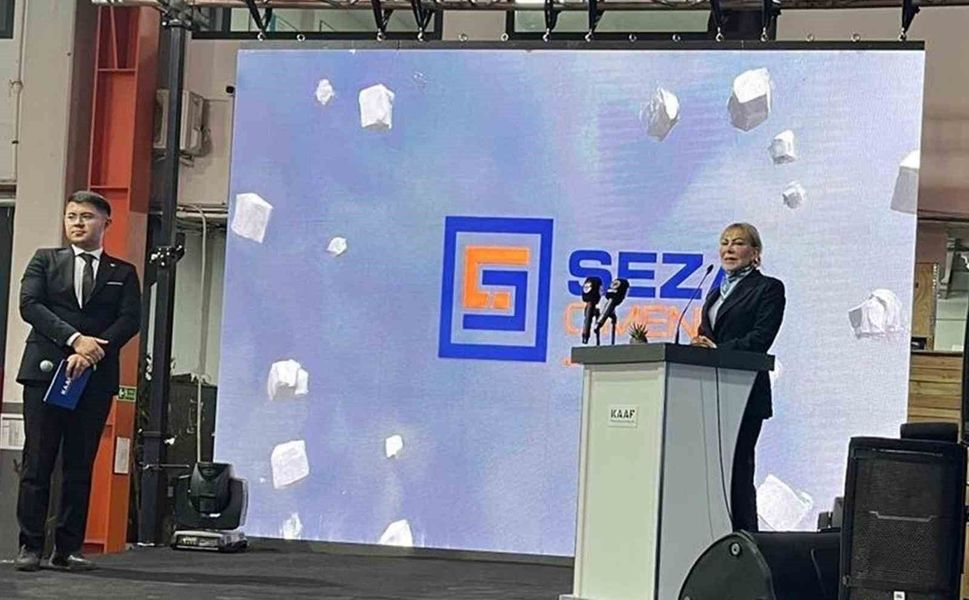 Türkiye'nin ilk yerli ve milli bataryalı manevra lokomotifini Seza Çimento aldı