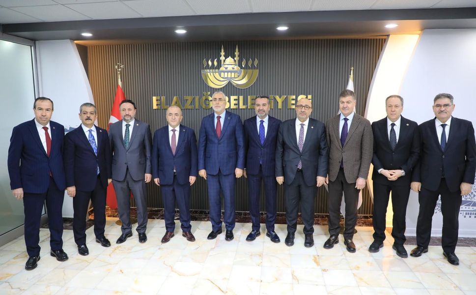 Elazığ Belediyesi’ni Ziyaret Eden Bakan Işıkhan, Başkan Şerifoğulları ile Bir Araya Geldi