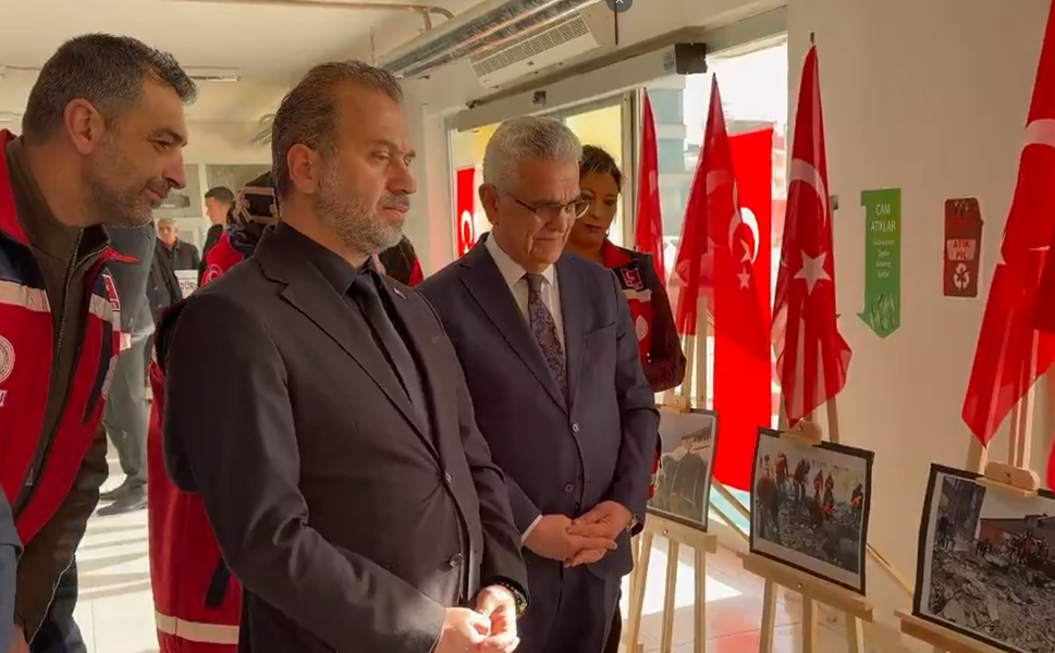 Depremin Yıl Dönümünde Hafızalara Dokunan Sergi