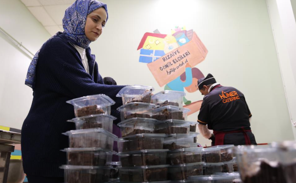 Gönüllüler El Ele Verdi Her Gün 250 İhtiyaç Sahibine İftar Hazırlıyor