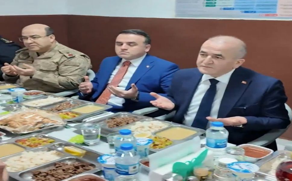 Vali Hatipoğlu, Mehmetçiklerle İftarda Buluştu