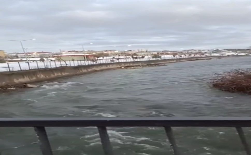 Elazığ'da Kar Suları Eridi, Dereler Coştu