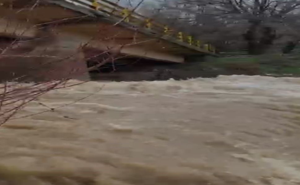 Arıcak'ta Kar Eridi, Dereler Coştu