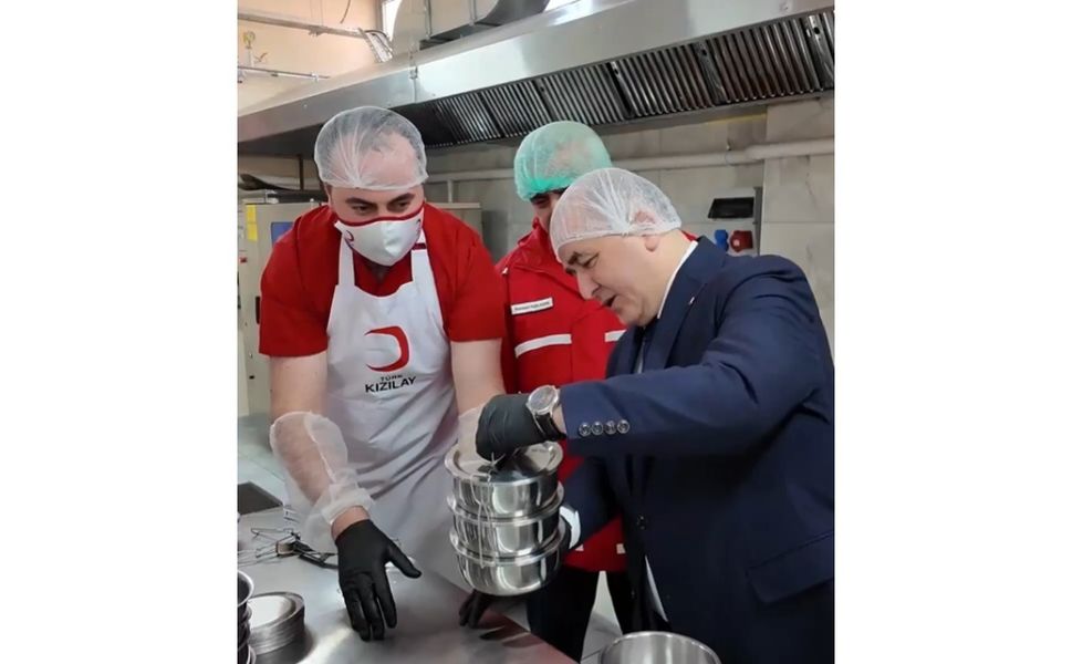 Hatipoğlu’ndan Kızılay Aşevine Ziyaret: “Her Tabakta Dayanışma Var”