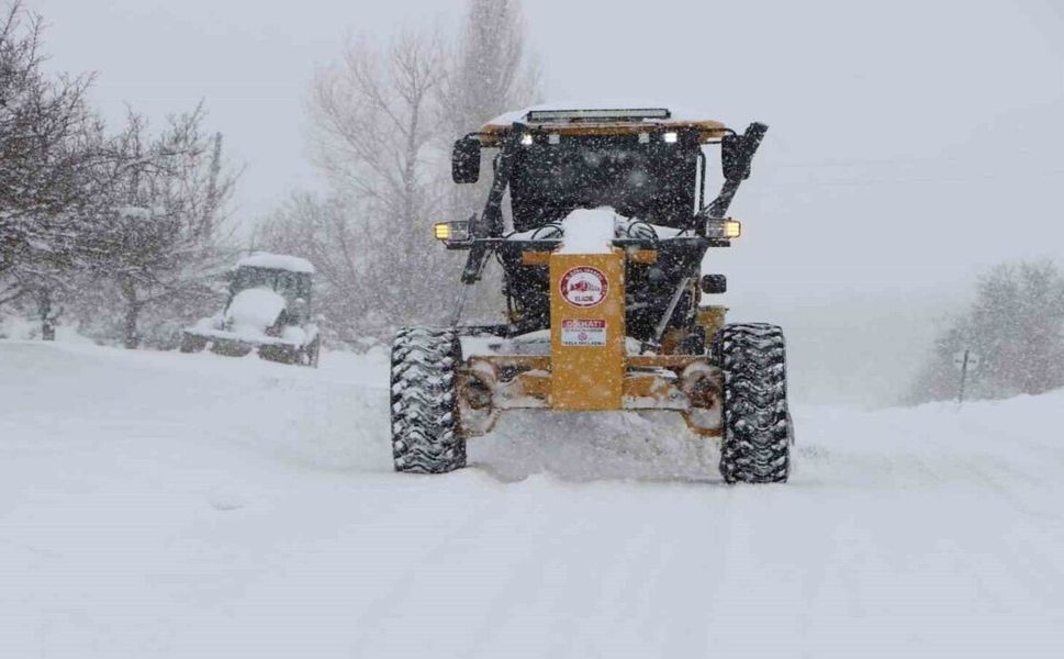 Elazığ'da 115 Köy Yolu Ulaşıma Kapandı