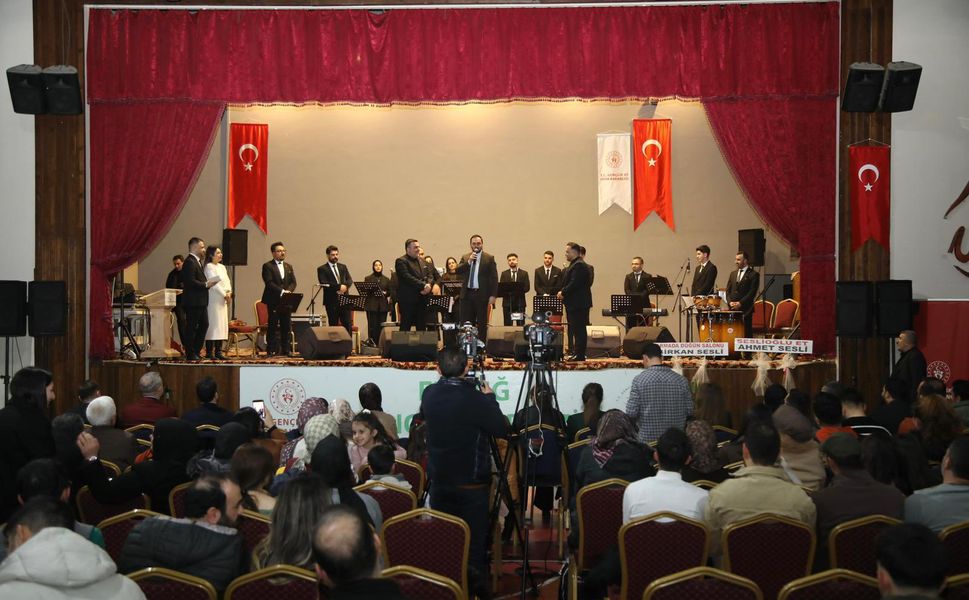 Sencer Selmanoğlu Türk Halk Müziği Konseri’nde Hemşehrileriyle Buluştu