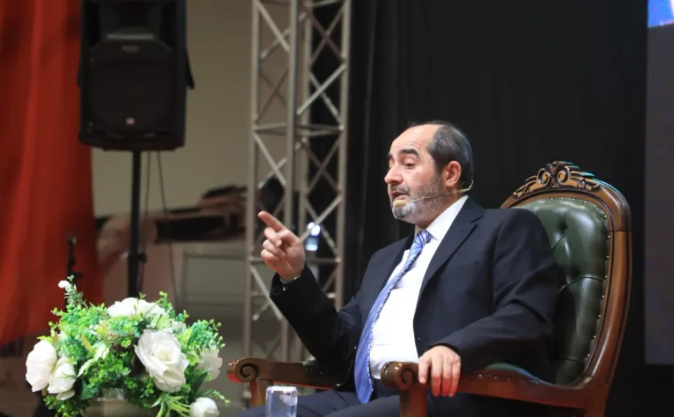 Elazığ Belediyesi Ramazan Ayı Etkinliklerine Konuk Olan Ömer Demirbağ’a Yoğun İlgi