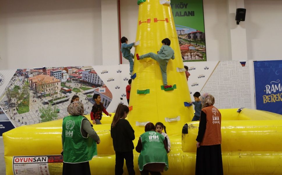 Elazığ İHH'dan Yetim ve İhtiyaç Sahibi Çocuklar İçin Ramazan Şenliği ve Yetim Ailelere Her Gün Sıcak Yemek İkramı