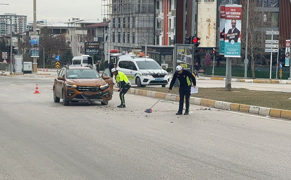 Elazığ'da Zincirleme Trafik Kazası: 1 Yaralı