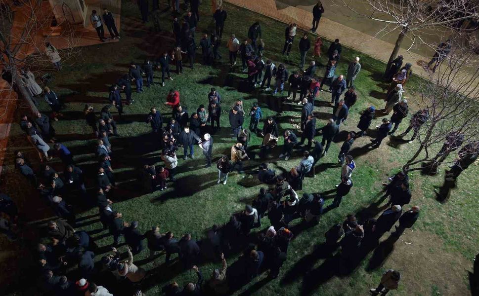 Davul ve Klarnet Eşliğinde Geleneksel Sahur Halayı Onlarca Kişiyi Buluşturdu