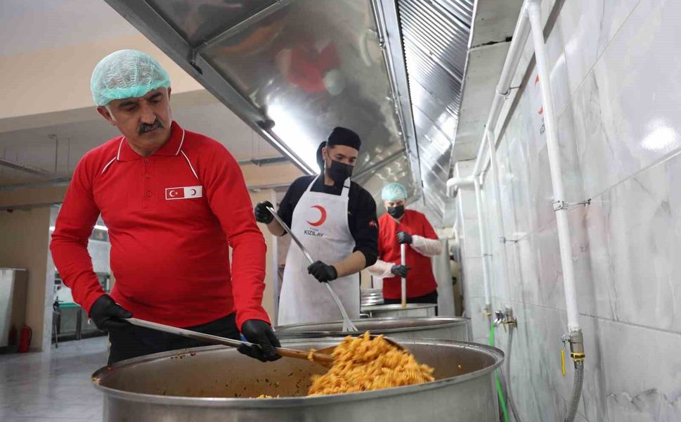 Dev Kazanlar, İhtiyaç Sahipleri İçin Kaynıyor