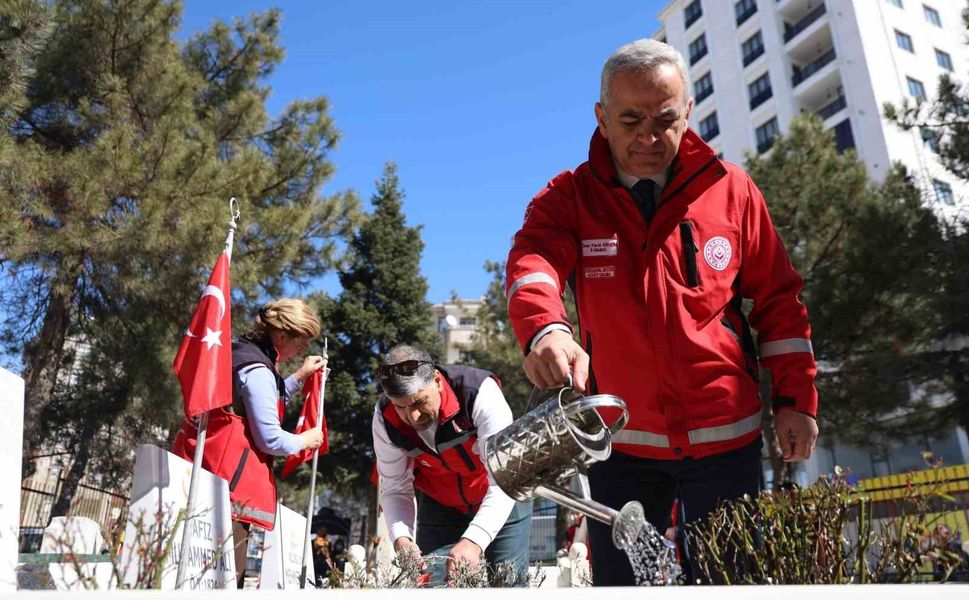 Elazığ'da Bayram Öncesi, Şehitlikler Temizlendi