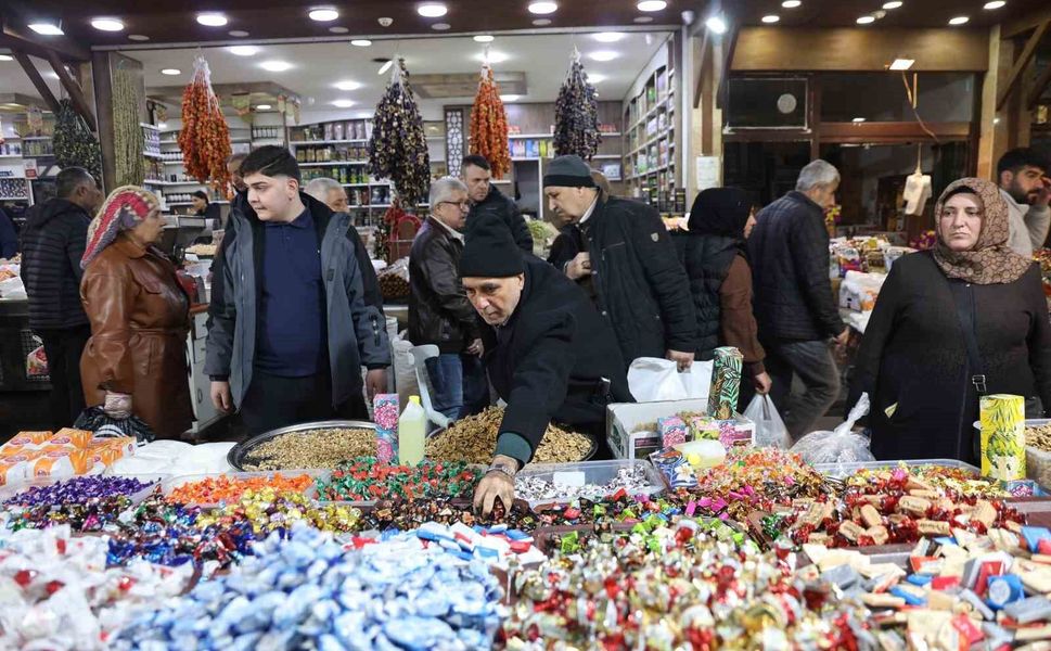 Elazığ'da Bayram Şekerleri Tezgahlardaki Yerini Aldı
