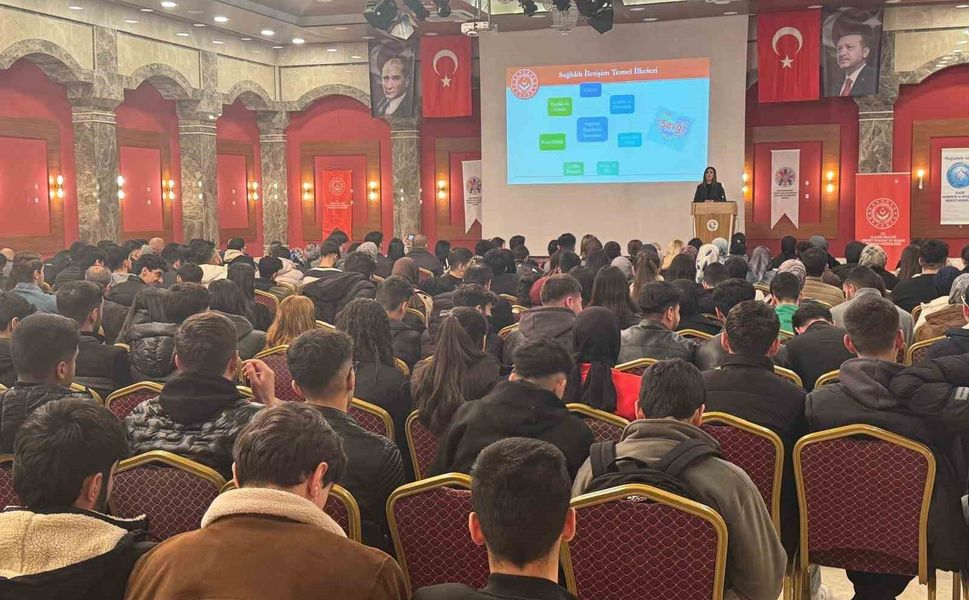 Fırat Üniversitesi Öğrencilerine Kadına Yönelik Şiddetle Mücadele Eğitimi