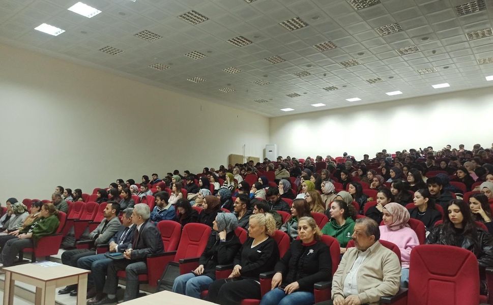 Üniversite Öğrencilerine 'Kadına Yönelik Şiddetle Mücadele' Semineri