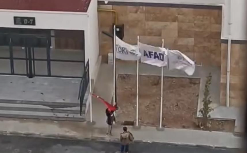 Elazığ'da İki Küçük Kalpten Türk Bayrağına Büyük Vefa