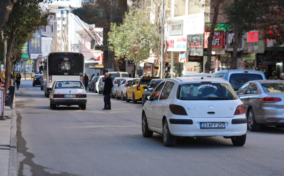 İleri sürüş uzmanından sürücülere uyarı: İftara yakın saatlerde çok daha fazla dikkat edilmesi gerekiyor
