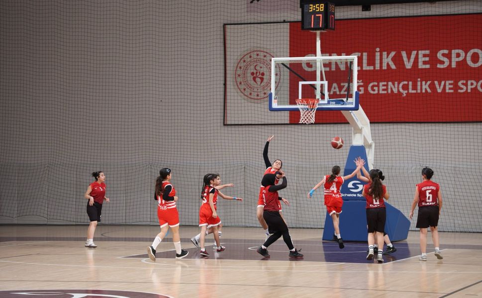 Okul Sporlarında 918 Sporcu Mücadele Etti