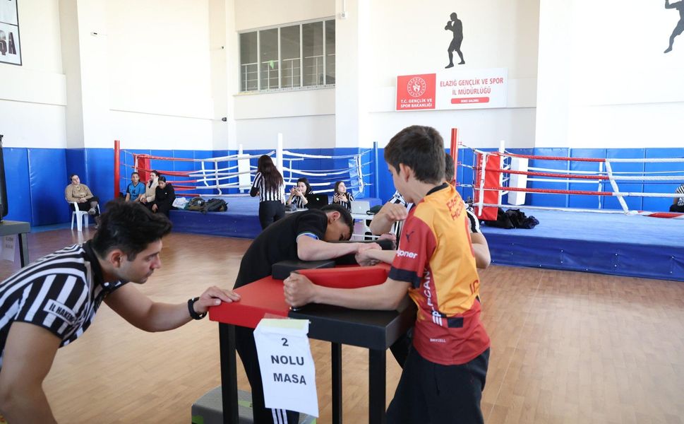 Elazığlı Sporcular Okul Sporları Arenasında Mücadele Etti