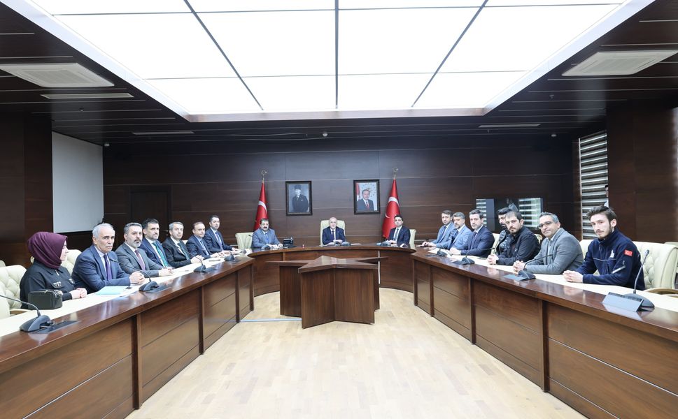 Vali Hatipoğlu Başkanlığında Teknoloji Zirvesi Düzenlendi