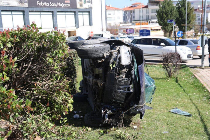 Elazığ’da trafik kazası: Önce araca ardından anne ve kızına çarptı