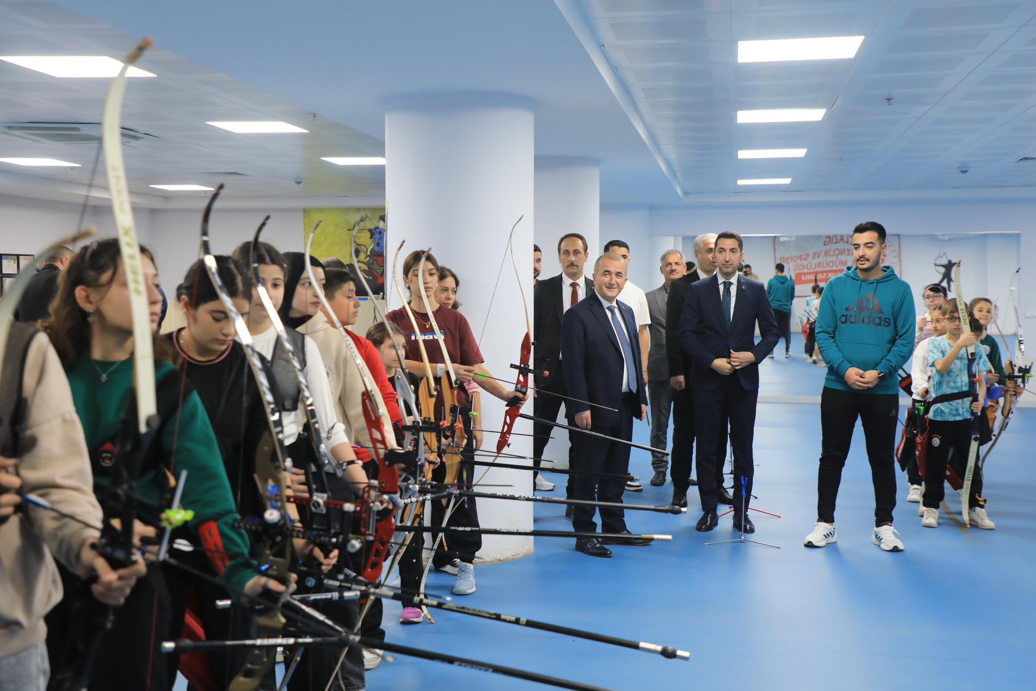 G Au Ap U X Q A A T Kz