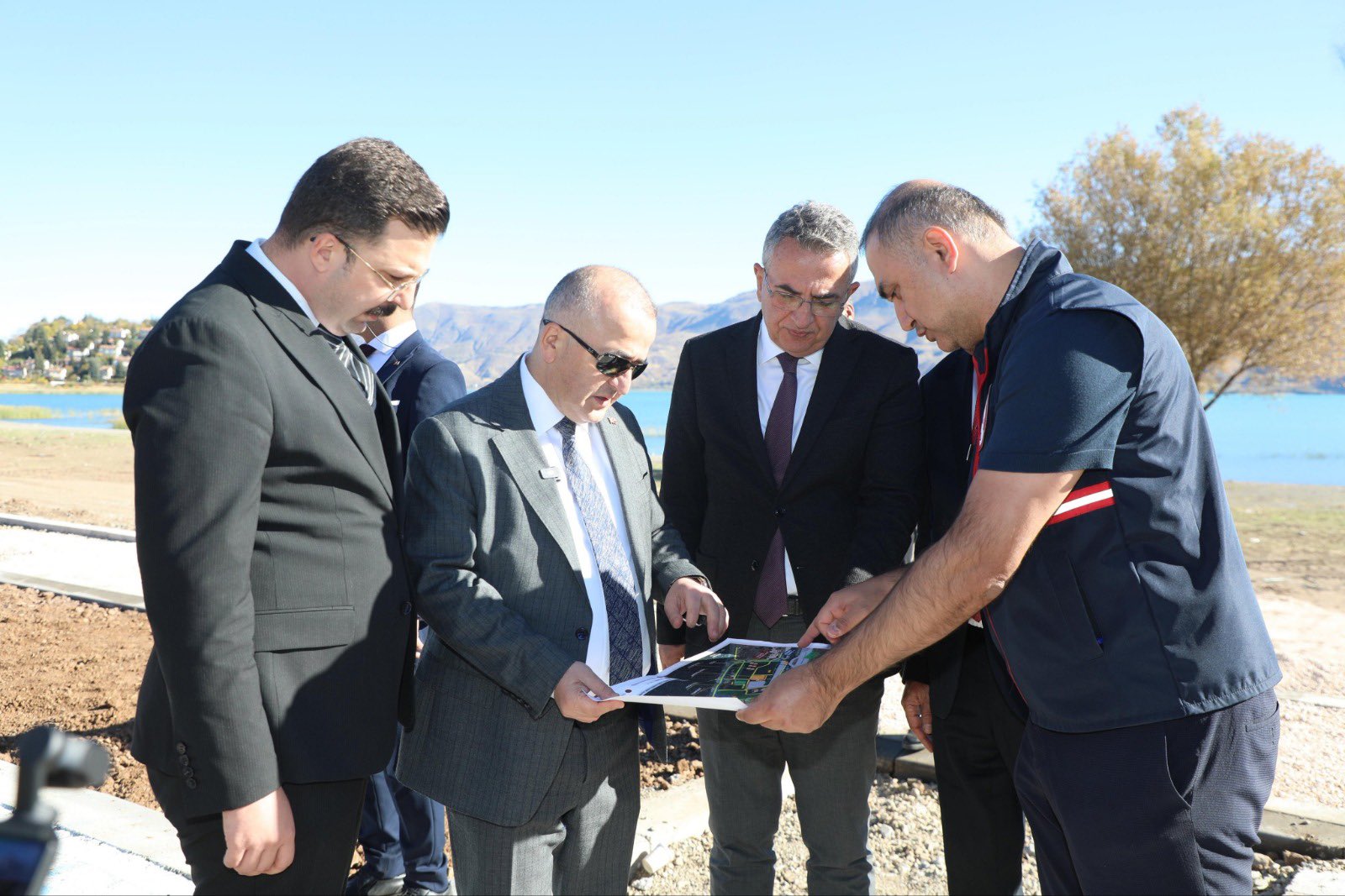 G N Hp9I X U A A30 Ev