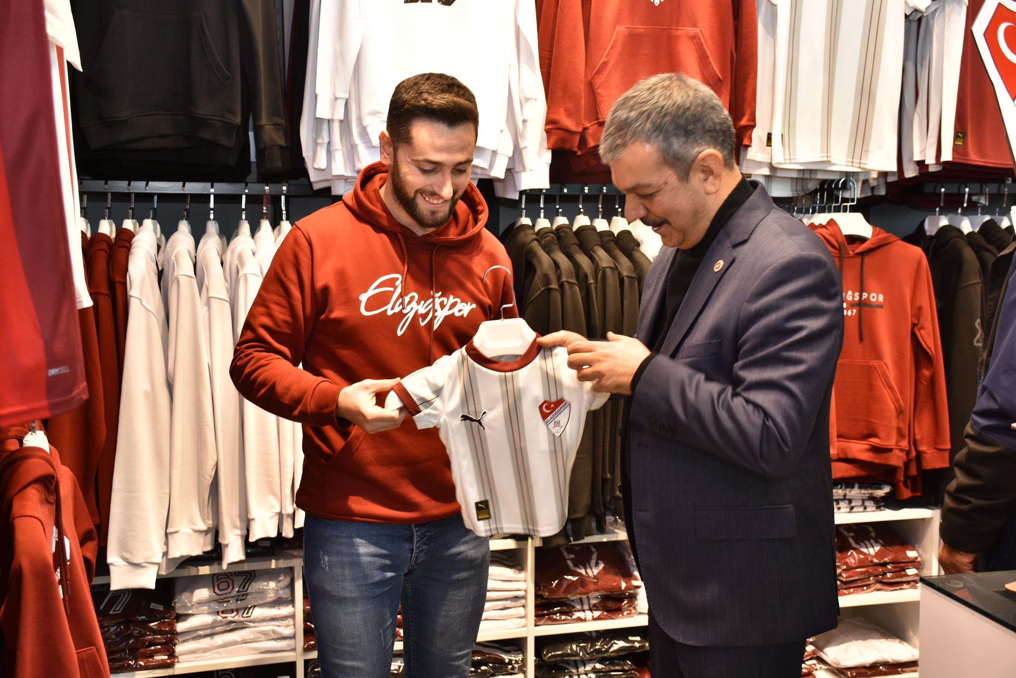 G9V Fy Oa W8 A A Zyq2