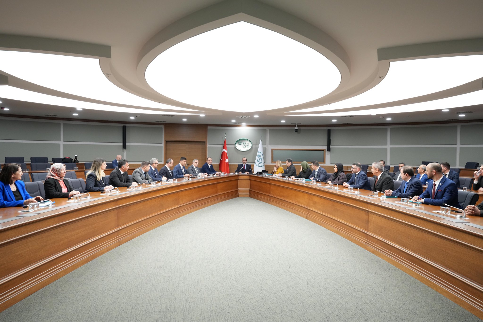 H A L O V Ie Wk A Axk M E