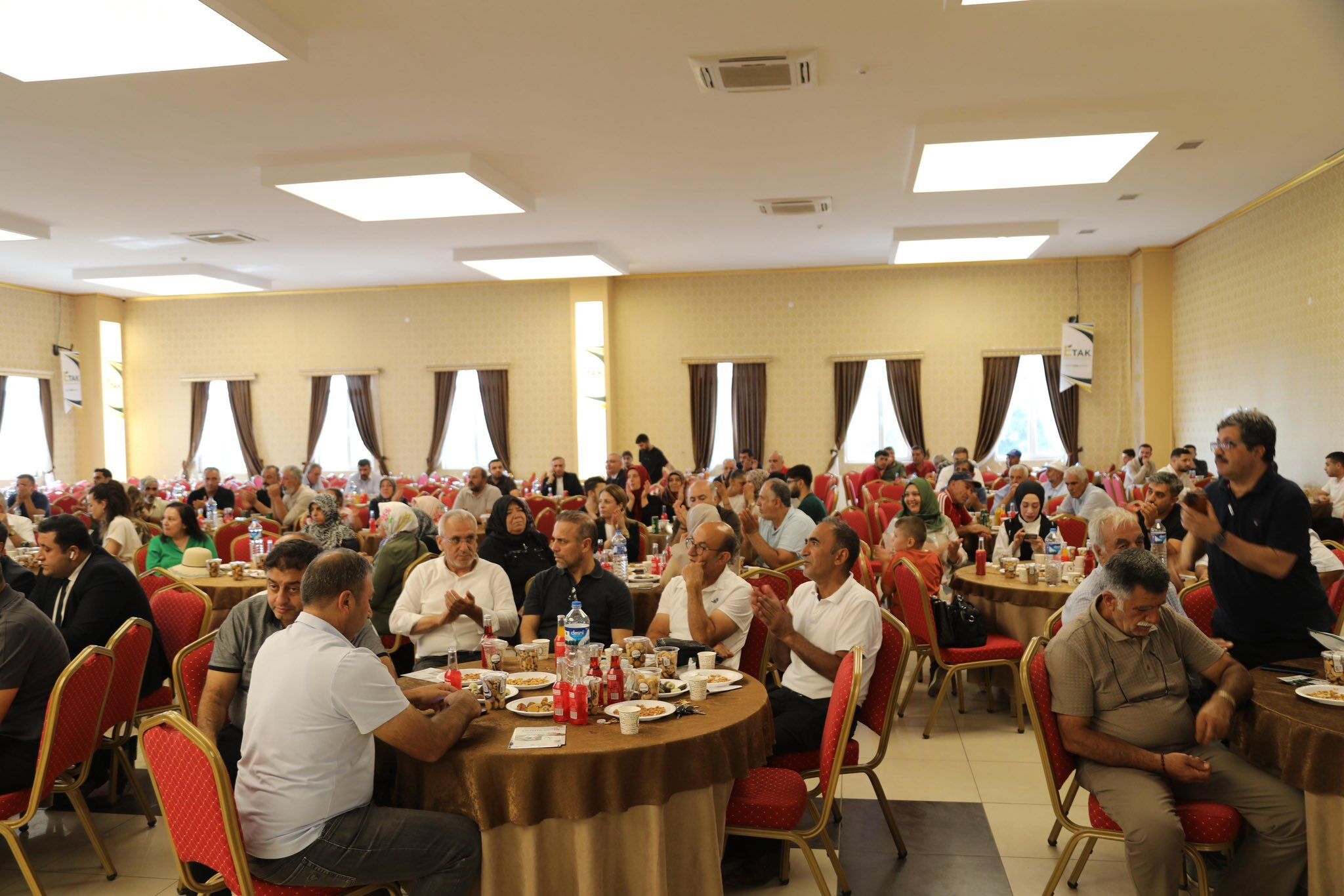 H Q0Q L A X M A A T7 U B