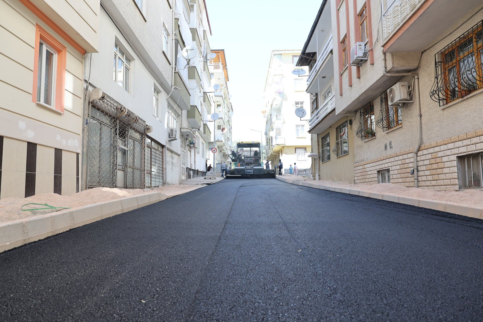 Başkan Şerifoğulları Rızaiye Mahallesi’nde Asfalt Çalışmalarını İnceledi