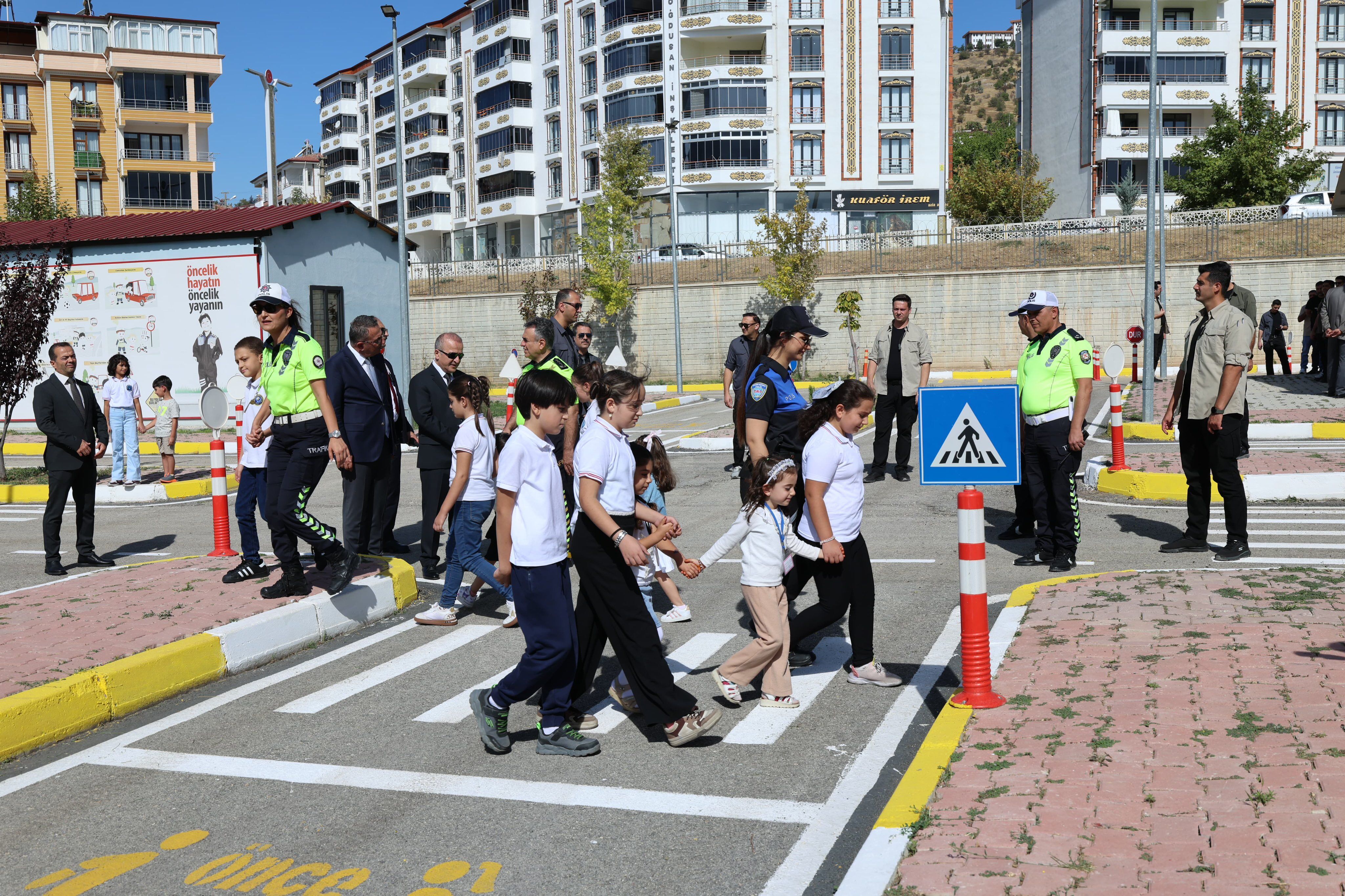 Vali Hatipoğlu Miniklerle Trafik Eğitiminde