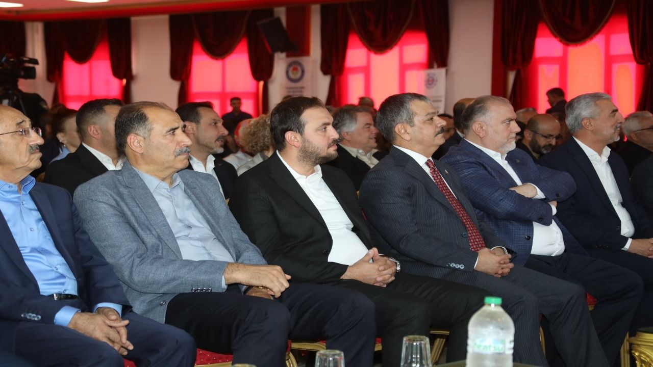 AK Parti’den Eğitim-Bir-Sen Genel Kurulu’na Katılım